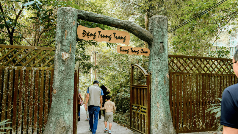 Visit Trung Trang Cave